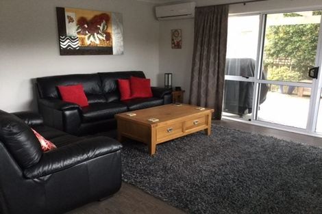 Photo of property in 118 Lakeside Drive, Orewa, 0931