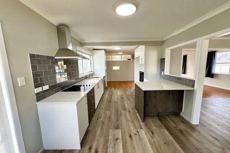 Photo of property in 5 Lex Avenue, Green Bay, Auckland, 0604