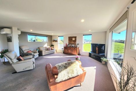 Photo of property in 8 Oakleigh Crescent, Oamaru North, Oamaru, 9400