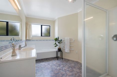 Photo of property in 8 Bransley Grove, Katikati, 3129