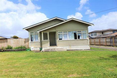 Photo of property in 15 Grande Vue Road, Papatoetoe, Auckland, 2025