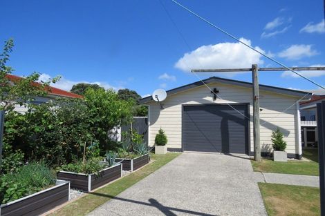 Photo of property in 33 Queen Street, Westport, 7825