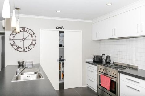 Photo of property in 115 Saint James Drive, Huntington, Hamilton, 3210