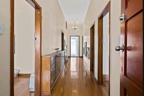 Photo of property in 2/221 Onewa Road, Birkenhead, Auckland, 0626