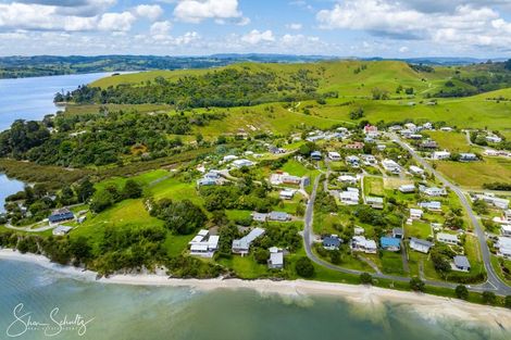 Photo of property in 9 Rigby Street, Whakapirau, 0583