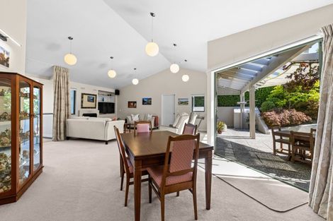 Photo of property in 12 Laing Cove, Havelock North, 4130