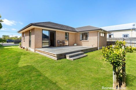 Photo of property in 21 Cambridge Road, Martinborough, 5711