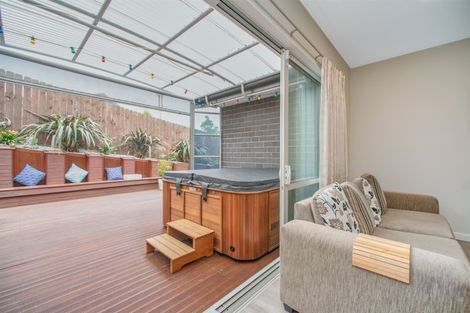 Photo of property in 11 San Casello Rise, Henderson, Auckland, 0612