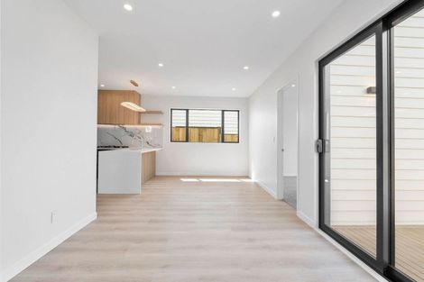 Photo of property in 16c Madison Place, Forrest Hill, Auckland, 0620