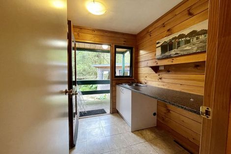 Photo of property in 25 Emlyn Place, Torbay, Auckland, 0630