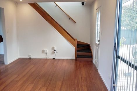 Photo of property in 2/86 Aviemore Drive, Highland Park, Auckland, 2010