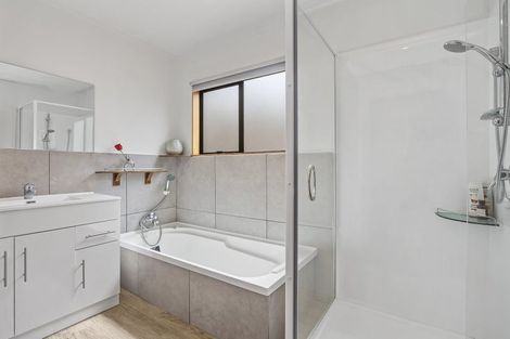 Photo of property in 1/254 Sturges Road, Henderson, Auckland, 0612