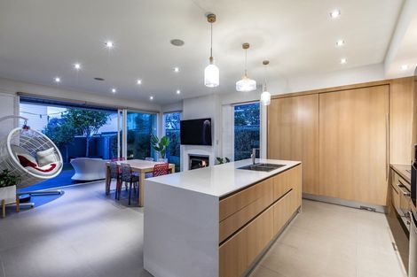 Photo of property in 19a Montgomery Avenue, Rothesay Bay, Auckland, 0630