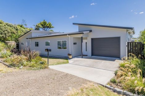 Photo of property in 5 Mack Street, Foxton Beach, Foxton, 4815