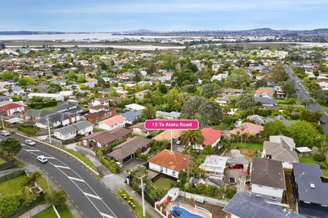 Photo of property in 15 Te Atatu Road, Te Atatu South, Auckland, 0610