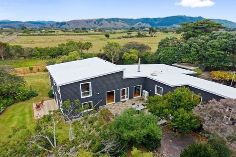 Photo of property in 321 Te Horo Beach Road, Te Horo Beach, Otaki, 5581