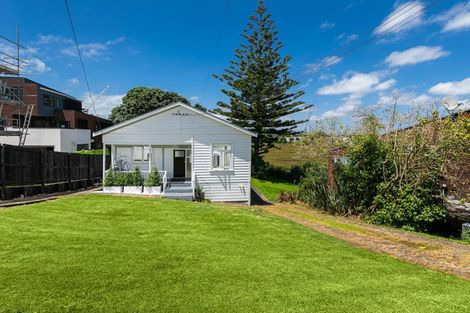 Photo of property in 46 Byron Avenue, Takapuna, Auckland, 0622