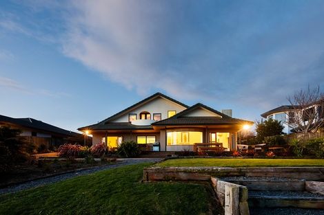 Photo of property in 92 Pacific Drive, Fitzherbert, Palmerston North, 4410