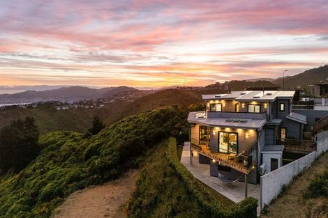 Photo of property in 35 Grumman Lane, Newlands, Wellington, 6037