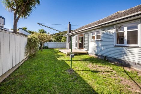 Photo of property in 44 Grays Road, Plimmerton, Porirua, 5026