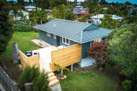 Photo of property in 3 Sumich Place, West Harbour, Auckland, 0618