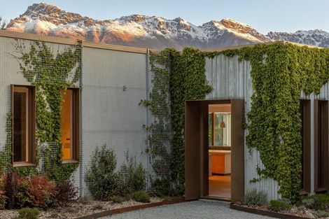 Photo of property in 4 Fishermans Lane, Mount Creighton, Queenstown, 9371