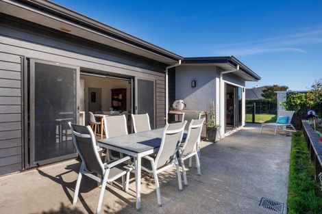 Photo of property in 51 Chestnut Close, Kelvin Grove, Palmerston North, 4414