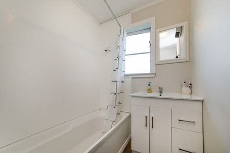 Photo of property in 20 Esk Street, Roslyn, Palmerston North, 4414