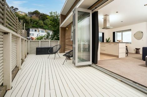 Photo of property in 58 Tiketike Way, Brooklyn, Wellington, 6021