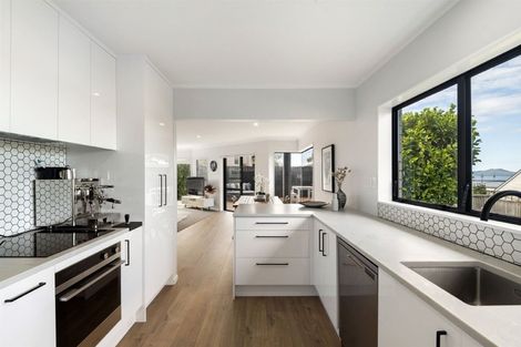 Photo of property in 2/10 Knights Road, Rothesay Bay, Auckland, 0630