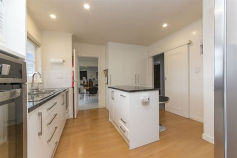 Photo of property in 48 Fairmount Road, Titirangi, Auckland, 0604