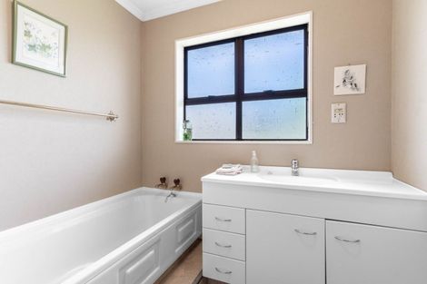 Photo of property in 1 Gow Street, Winton, 9720