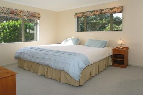 Photo of property in 46a Baylands Drive, Newlands, Wellington, 6037