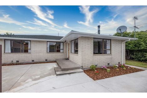 Photo of property in 2/8a Salford Avenue, Redwood, Christchurch, 8051