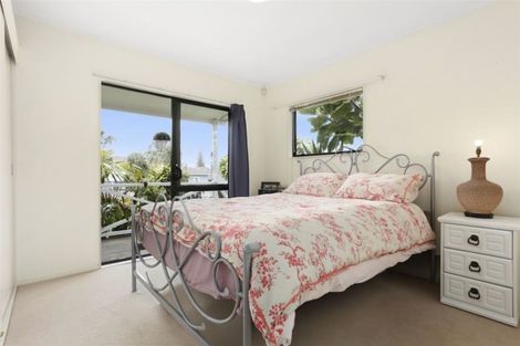 Photo of property in 82 Taikata Road, Te Atatu Peninsula, Auckland, 0610