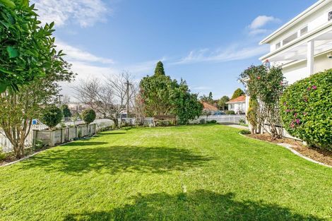 Photo of property in 30 Queen Street, Te Puke, 3119