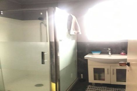 Photo of property in 1/3 Sparrow Place, Weymouth, Auckland, 2103