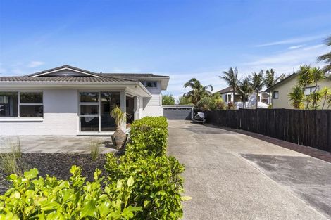 Photo of property in 24 Gulf Crest, Bucklands Beach, Auckland, 2012