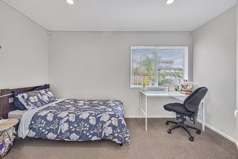 Photo of property in 6 Hanly Close, West Harbour, Auckland, 0618