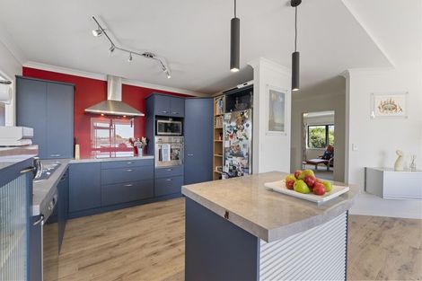 Photo of property in 155 Field Way, Waikanae Beach, Waikanae, 5036