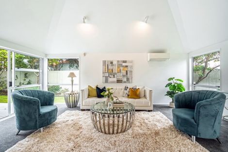 Photo of property in 1/1 Valley Road, Northcote, Auckland, 0626