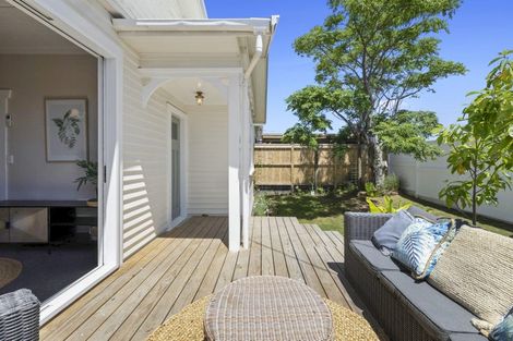 Photo of property in 22 Ngaio Street, Strandon, New Plymouth, 4312