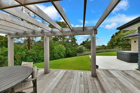 Photo of property in 25 Hobbs Road, Matakatia, Whangaparaoa, 0930