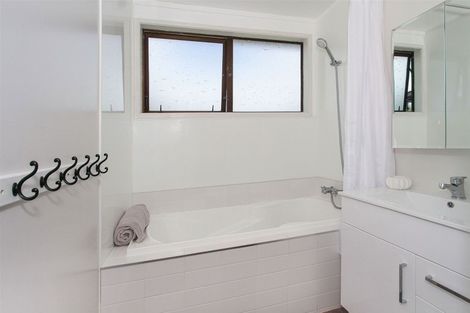 Photo of property in 14 Litchfield Place, Clarks Beach, 2122