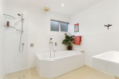 Photo of property in 30 Marellen Drive, Red Beach, 0932