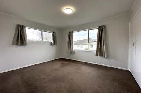 Photo of property in 19 Lydford Place, Glendene, Auckland, 0602