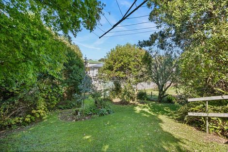 Photo of property in 30 Sylvan Crescent, Te Atatu South, Auckland, 0610
