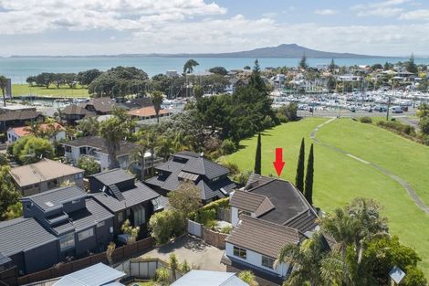 Photo of property in 16 Commodore Parry Road, Castor Bay, Auckland, 0620