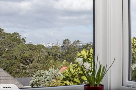 Photo of property in 21 Makepiece Place, Chatswood, Auckland, 0626