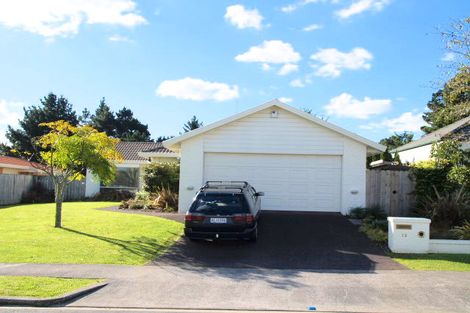 Photo of property in 12 Putter Place, Golflands, Auckland, 2013